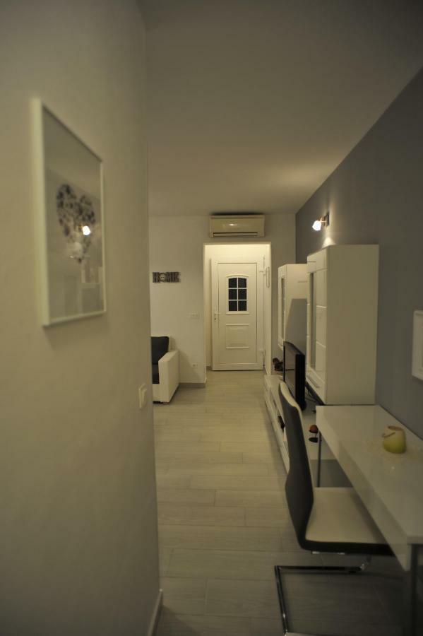 Apartment Stefania ロヴィニ エクステリア 写真
