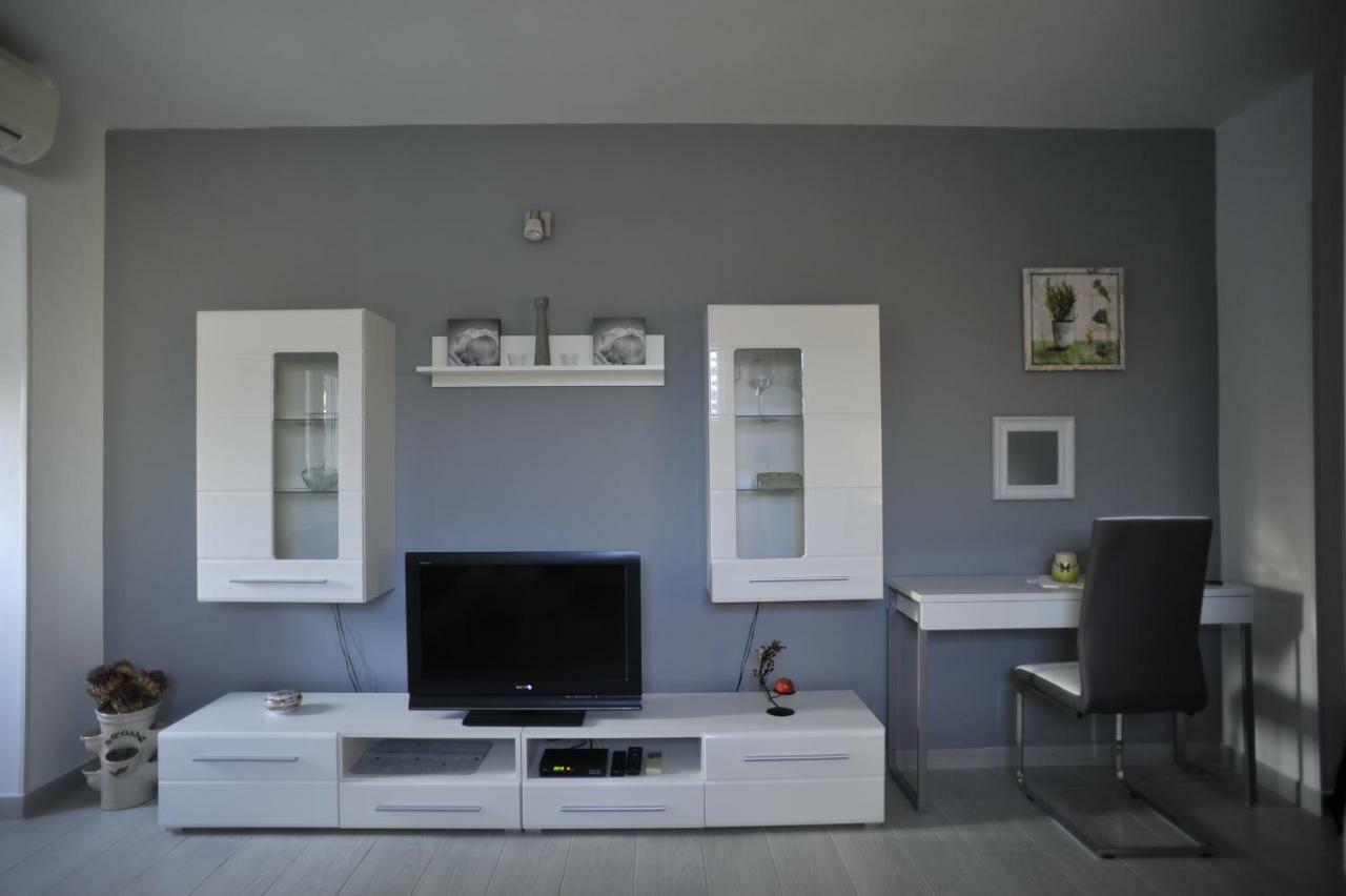 Apartment Stefania ロヴィニ エクステリア 写真